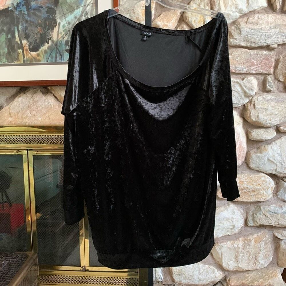 Torrid women’s plus velour one shoulder/ off shoulder top